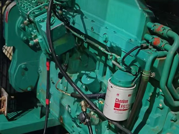 荔波如何确定新的发电机组控制系统是否与原系统兼容？